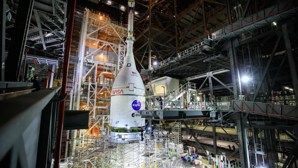 The Orion spacecraft undergoes processing inside the Vehicle Assembly Building as NASA prepares for the Artemis I mission. Photo: NASA / Public Domain