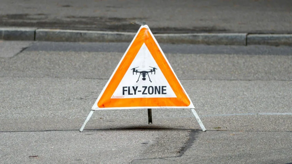 File photo: A warning sign indicating a restricted drone fly zone. (Unsplash / Valentin Zickner)