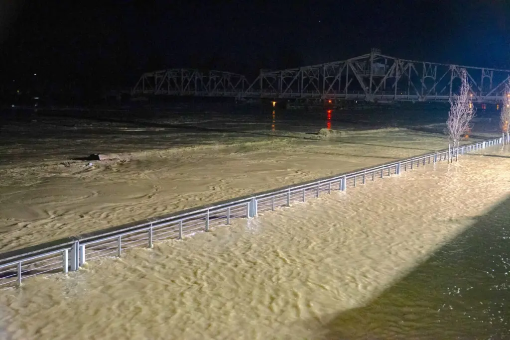 The Skagit River in Mount Vernon hits a record high. One Mount Vernon police officer said the water level had climbed almost a foot in an hour. (Photo by Eli Voorhies for Washington State Standard)