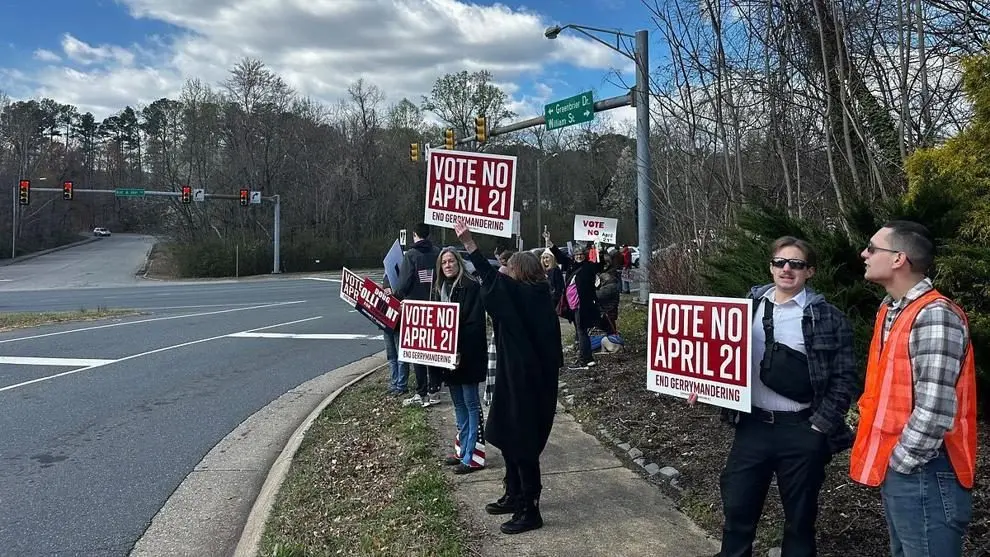 Supporters of a “no” vote on Virginia’s redistricting amendment during a rally in Fredericksburg ahead of the state’s special election, March 28, 2026. Photo: Shirleen Guerra / The Center Square