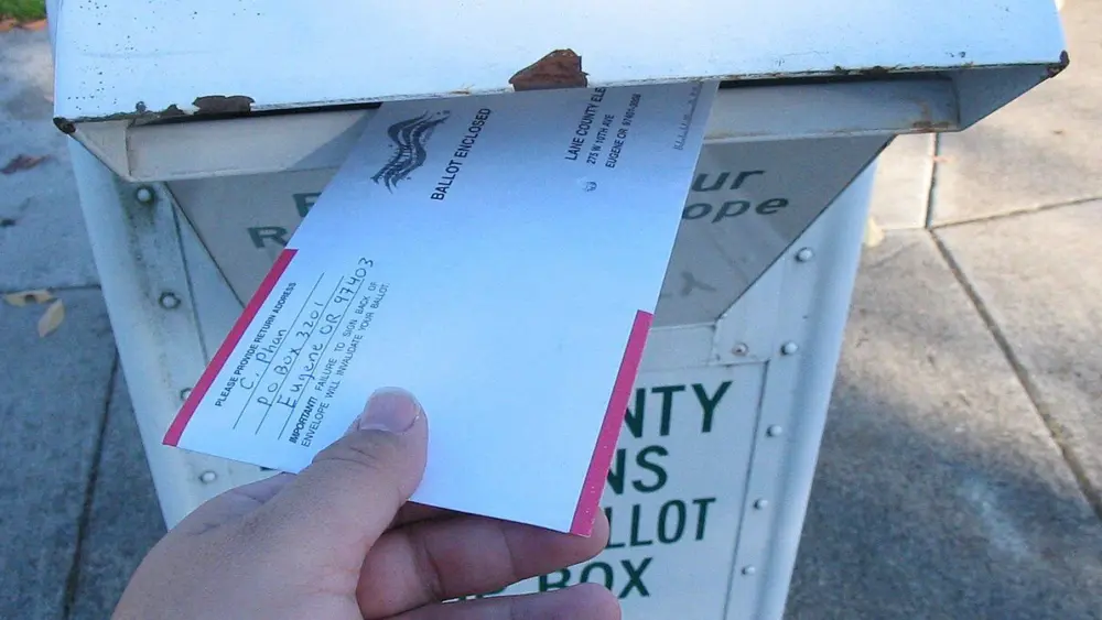 The Trump Administration seeks to allow the U.S. Postal Service to track mail-in ballots and potentially reject ballots sent to and from voters not included in a federal database. (Chris Phan, Wikimedia Commons)