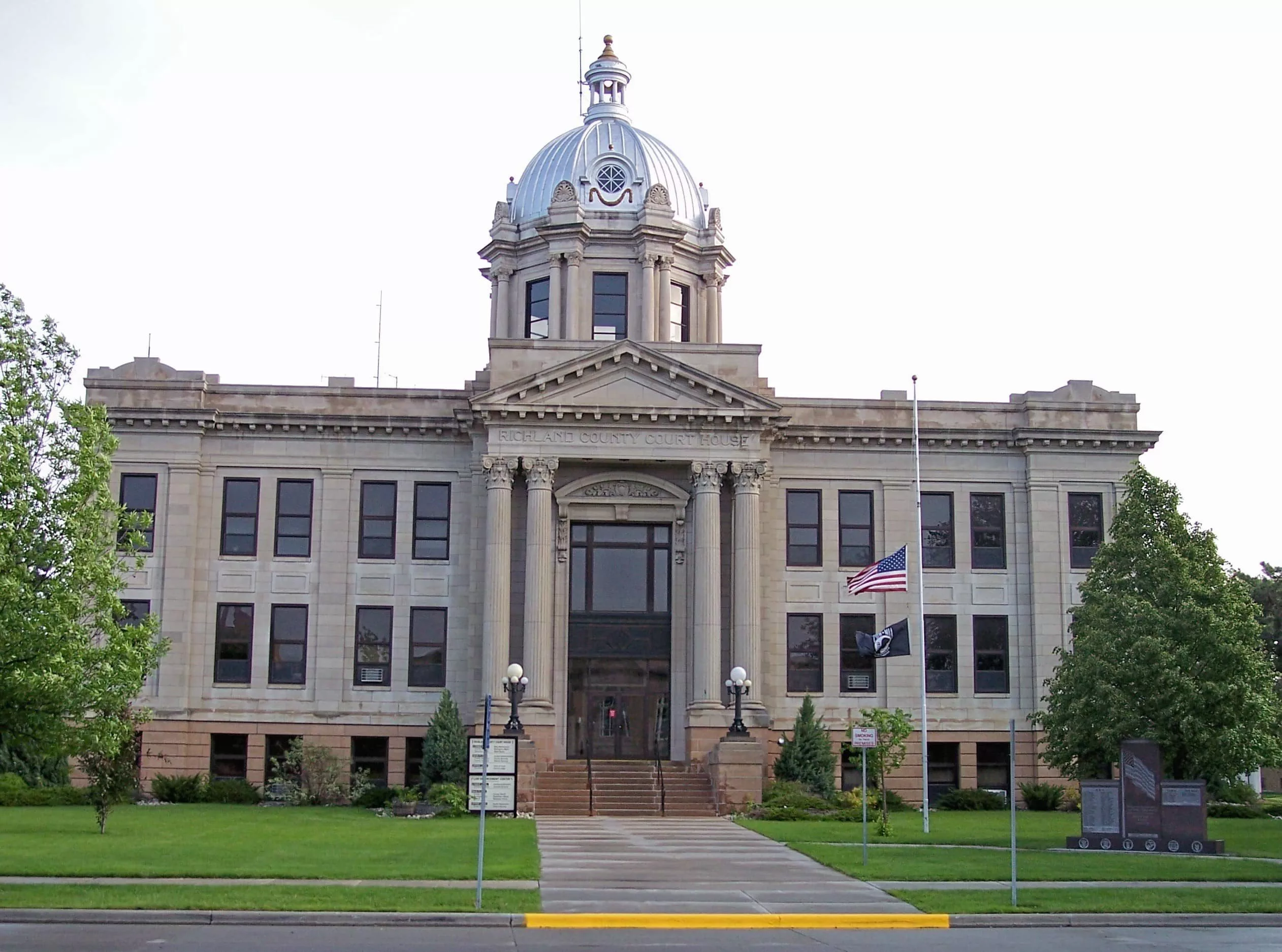 richland_county_courthouse_wahpeton
