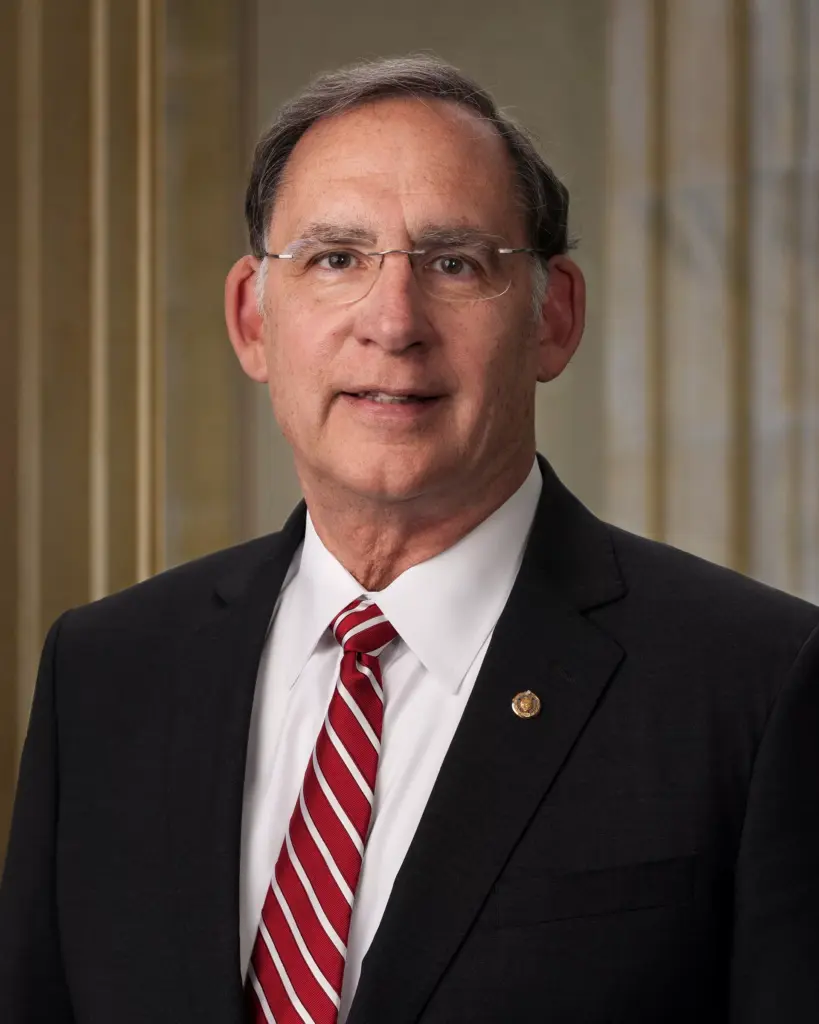 7bfd3b08d2495eb188bcb3e87a0f93f9-sen_-boozman-headshot-jpg