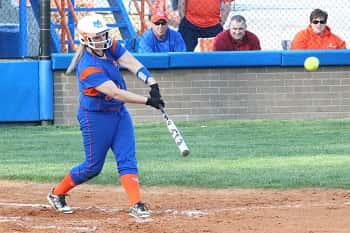 Kenslie Cross went 3-4 against Murray with a double and two RBI's.