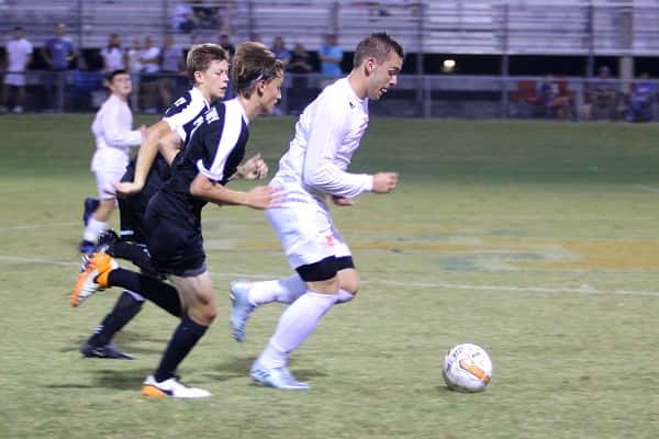 Dawson Jolley out-distanced himself from Murray's double-teaming efforts in the Marshals 3-1 win.