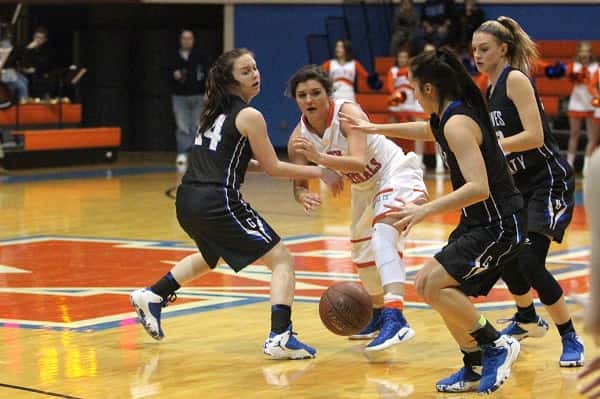 Tera Colson threading a bounce pass through three Graves County defenders.