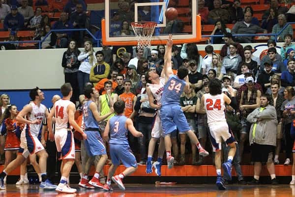 Skyler Smith attempting to block the shot of Calloway's Isaiah Butler.