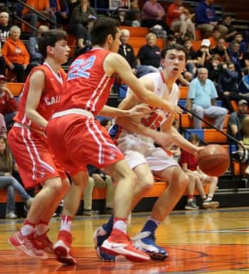 Aaron Reed, covered up by Calloway's Will Benson and Jonah Brannon (22), led the Marshals with 22 points against the Lakers.