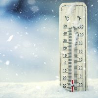 thermometer-on-snow-shows-low-temperatures-under-zero-low-temperatures-in-degrees-celsius-and-fahrenheit-cold-winter-weather-twenty-under-zero