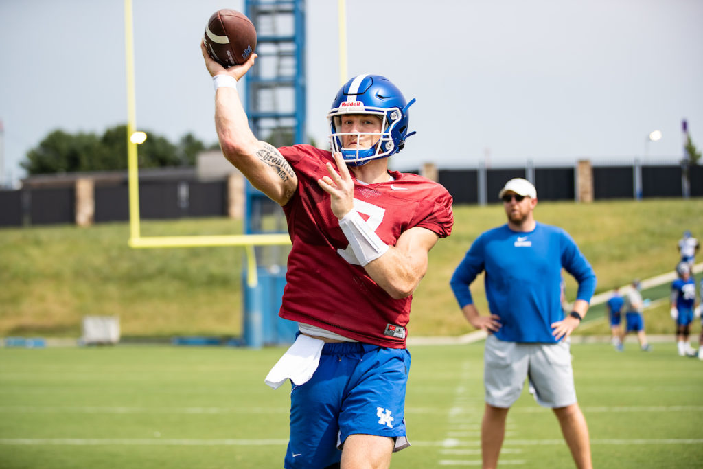 Kentucky QB Will Levis plays a round of golf with former QB Tim Couch