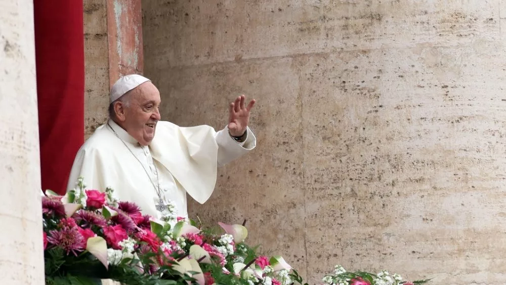 Pope Francis gives the blessing Urbi et orbi from the central balcony of the Basilica of San Pietro in the Vatican^ after celebrating the Easter Mass of the week Vatican City^ Italy 31.03.2024