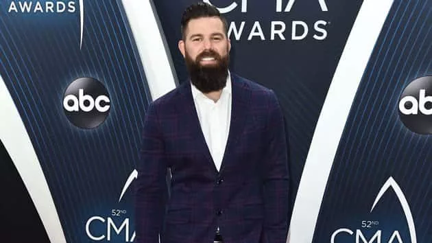 m_jordandavis2018cmaawards630_01102020