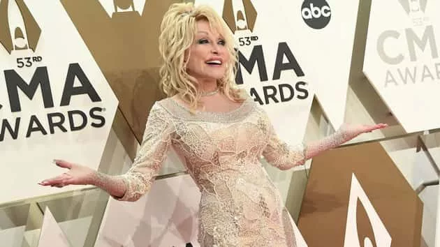 m_dollyparton2019cmaawardsredcarpet
