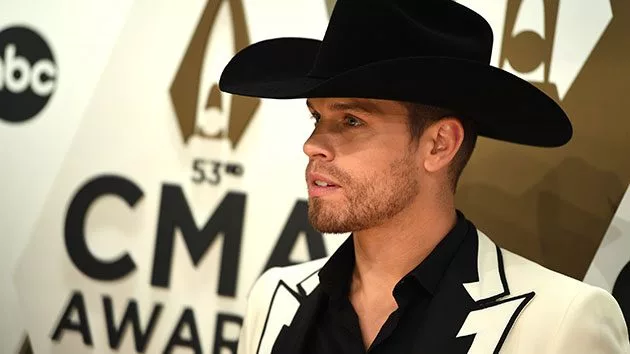 m_dustinlynch_012120-2