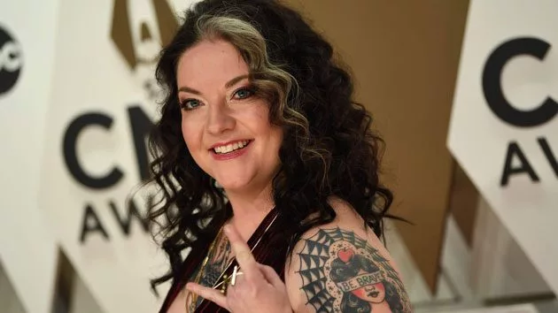 m_ashleymcbryde2019cmaawardsredcarpet_01282020