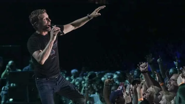 m_dierksbentleycmafest021220