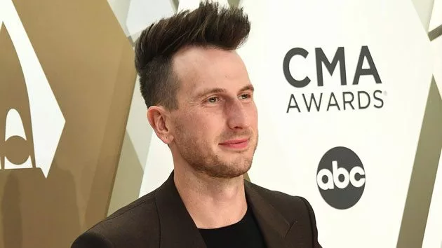 m_russelldickersoncmaawards630_07082020