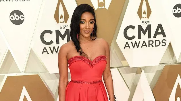m_mickeyguyton-2-3