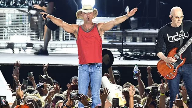 getty_kennychesney_101520