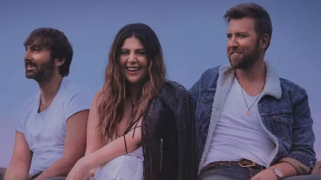 m_ladyadoveshoreprphoto102820