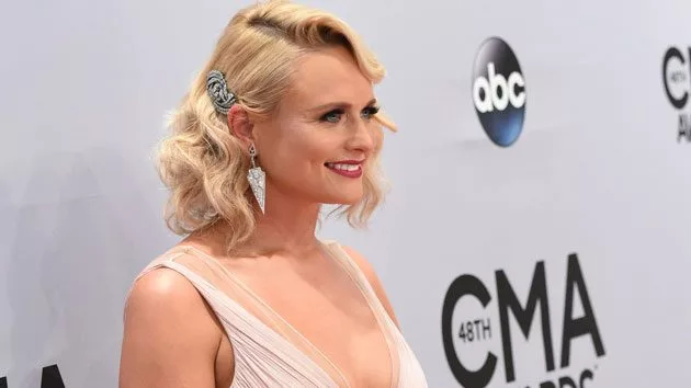m_mirandalambertcmaawards_11032020-2