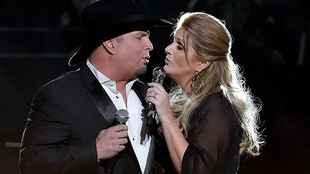 getty_garthbrookstrishayearwood_111620