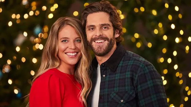 m_thomasrhettlaurencmacountryxmas_11232020
