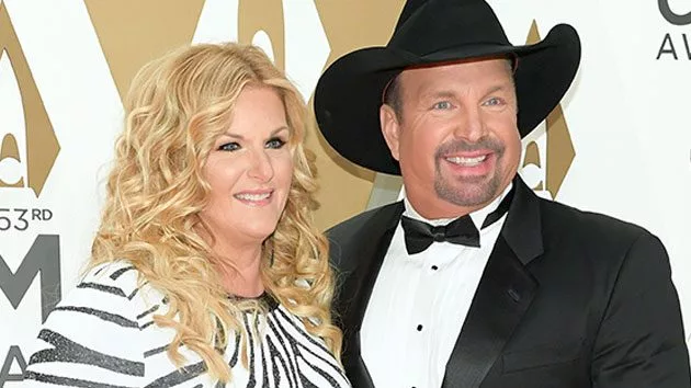 getty_garthbrookstrishayearwood_121620