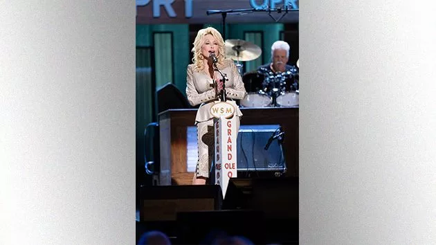m_dollypartonopry_02102021