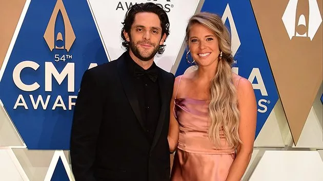 m_thomasrhettlaurenakinscmas_02242021