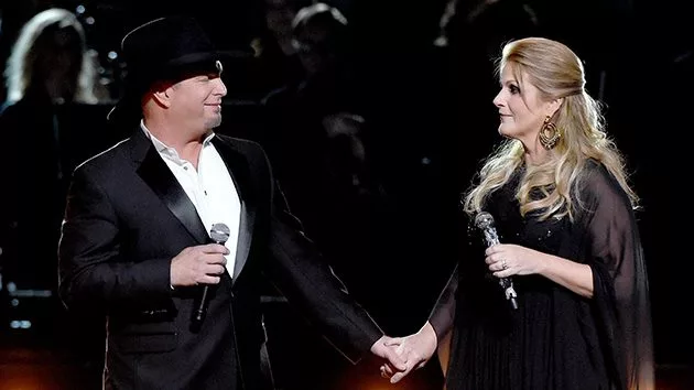 getty_garthbrookstrishayearwood_02022021-2