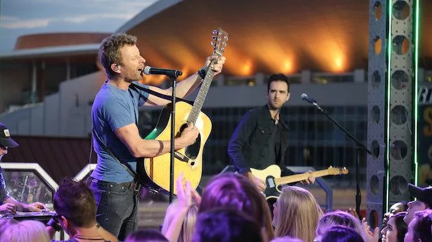 m_dierksbentley-8-2