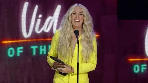 m_carrieunderwood2021cmtawards060921