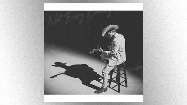 m_dustinlynch-3