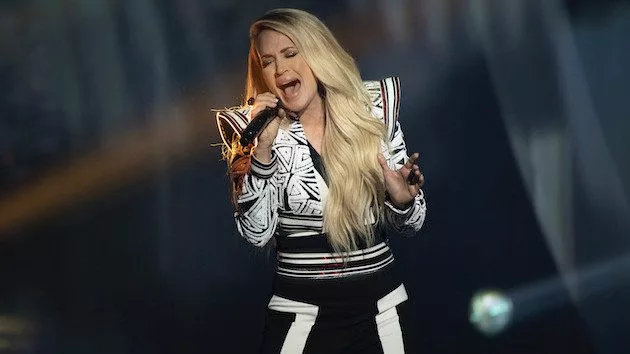 m_carrieunderwood-8-2