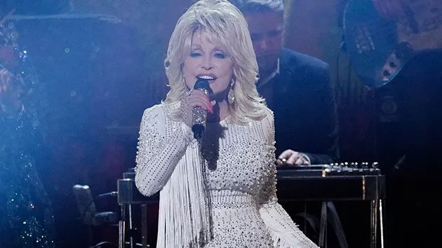 getty_dollyparton_073021