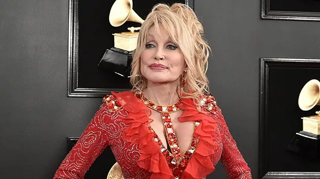 getty_dollyparton_081121