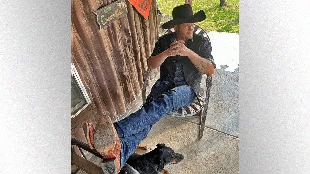 m_blakeshelton2028229