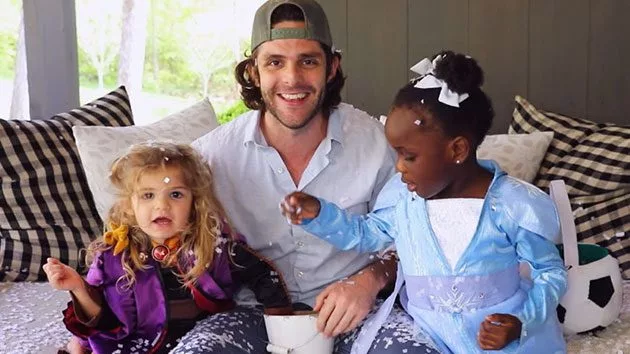 m_thomasrhettdaughters_100121