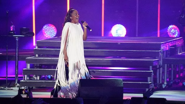 m_mickeyguyton-6