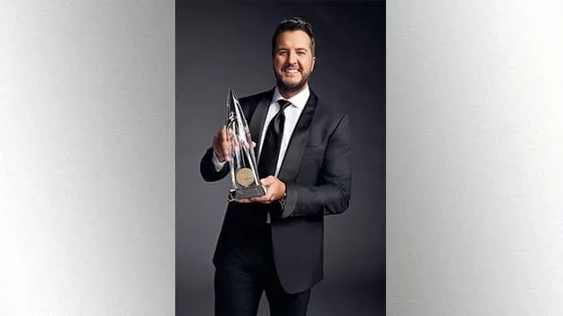 m_lukebryancmaawards_10182021