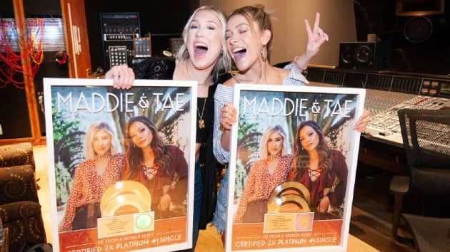 m_maddieandtaedoubleplatinum110421