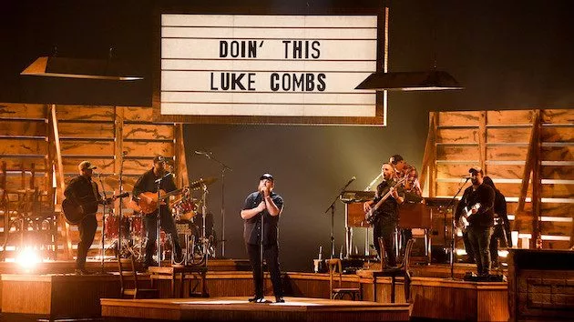 m_lukecombs-15-2