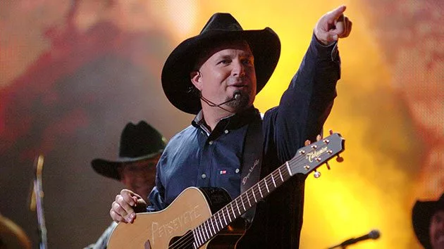 getty_garthbrooks_112321