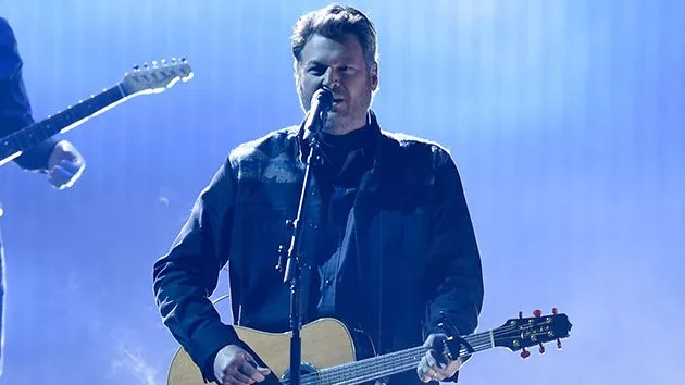 m_blakesheltoncmaawards_12062021