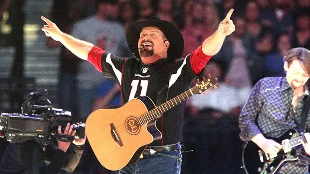 getty_garthbrooks_120821