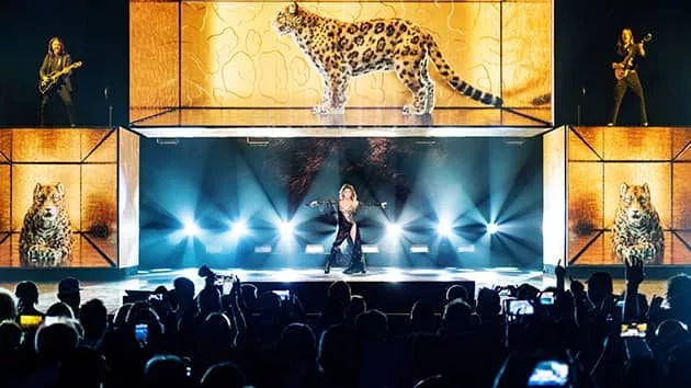 m_shaniatwainvegas_12132021