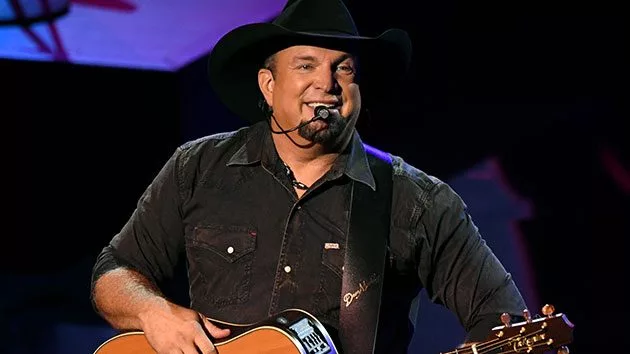 getty_garthbrooks_121421