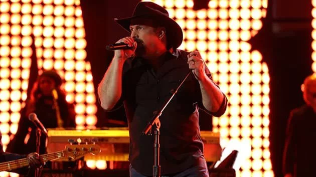 getty_garthbrooks_01172022