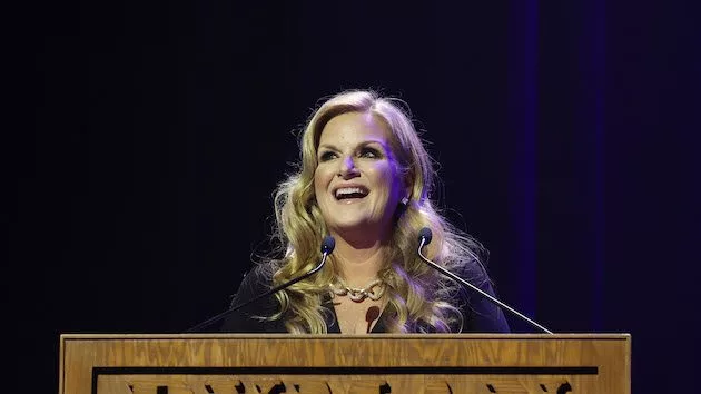 getty_trisha_yearwood_11222022